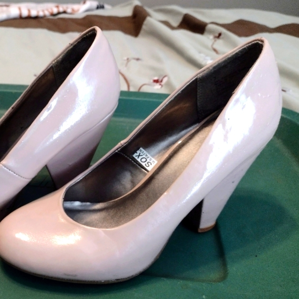 Size 7, beige heels